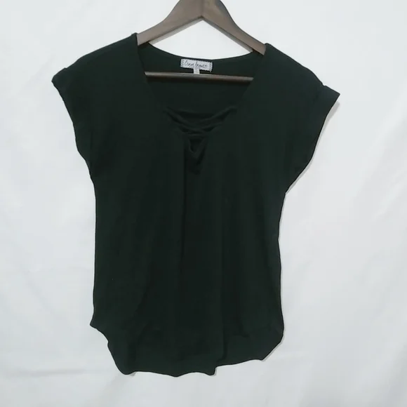 ALMOST FAMOUS Crave Fame S Black Strappy Front Top - Picture 2 of 6